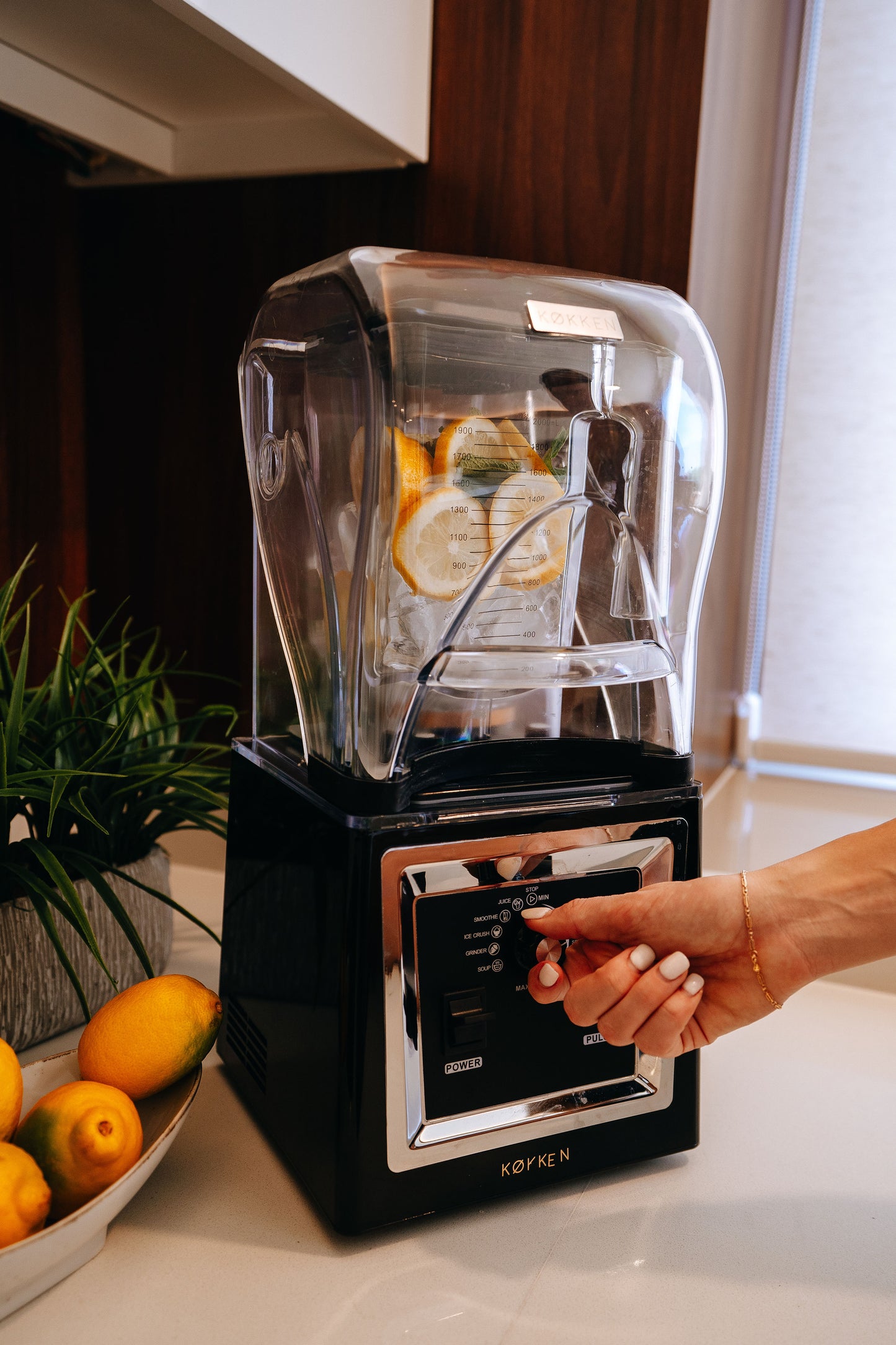 Pack Licuadora Silenciosa Industrial LS-1500 2L + Jarro Extra